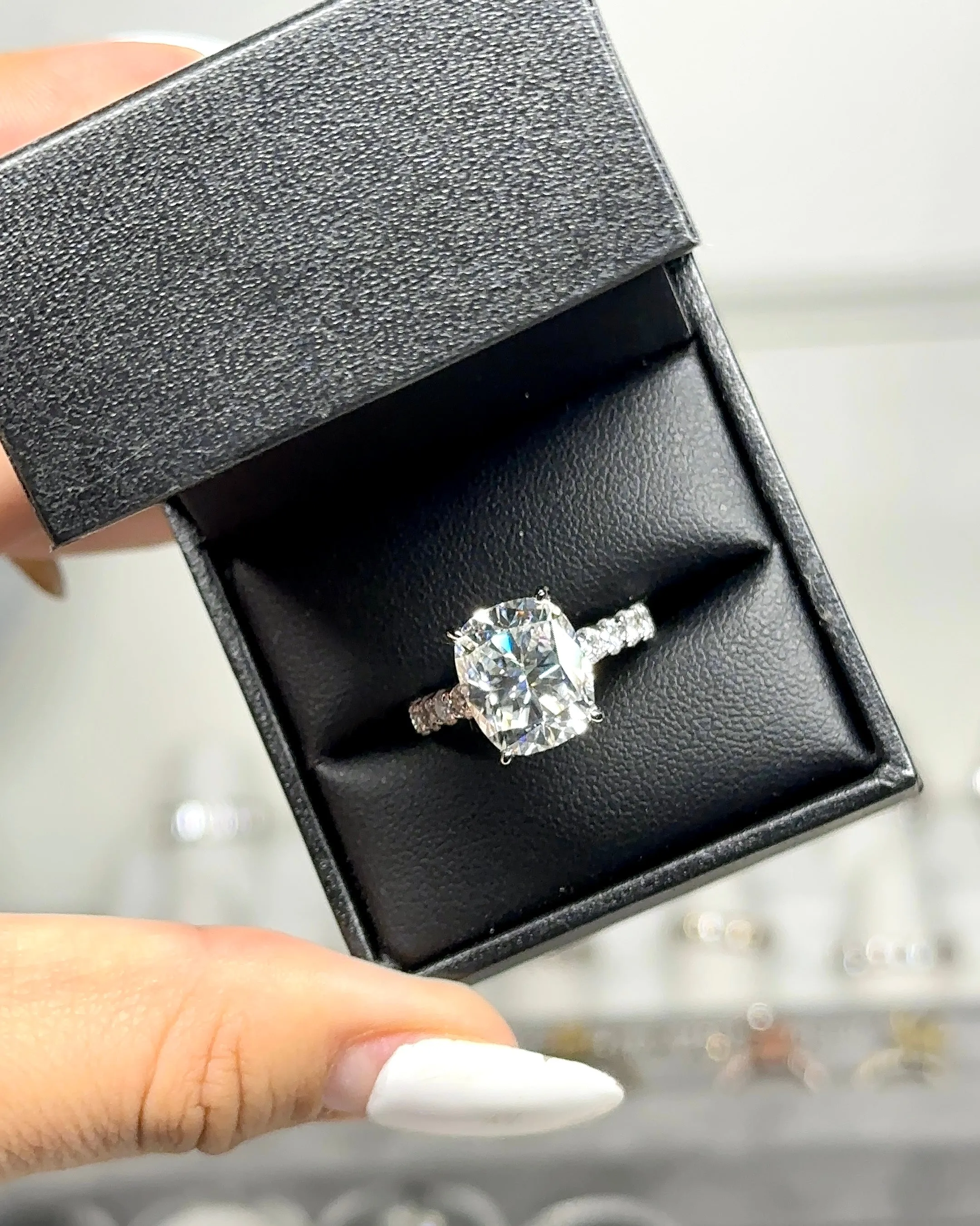 ARABELLA MOISSANITE RING