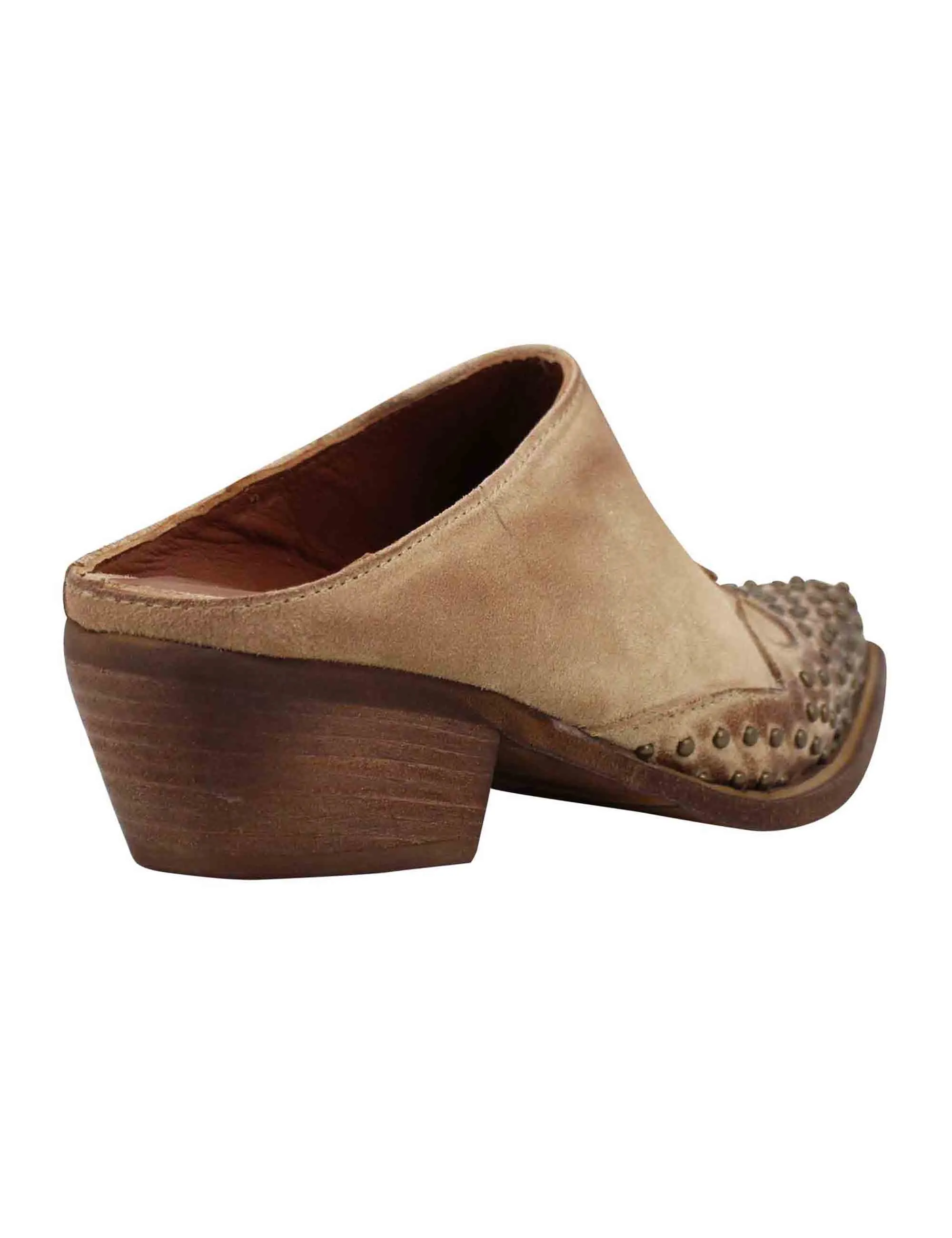 Sabot donna in pelle beige con borchie