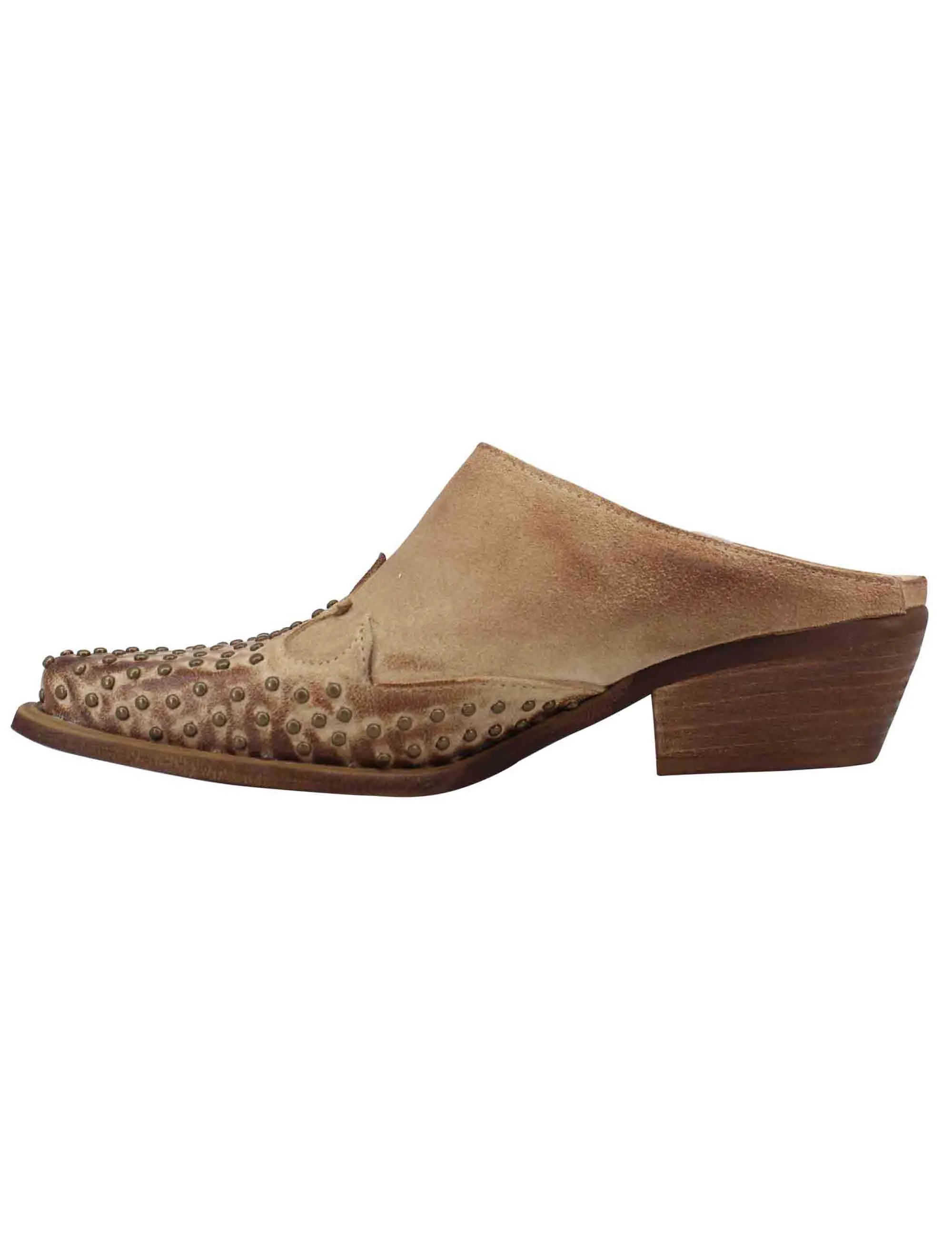 Sabot donna in pelle beige con borchie